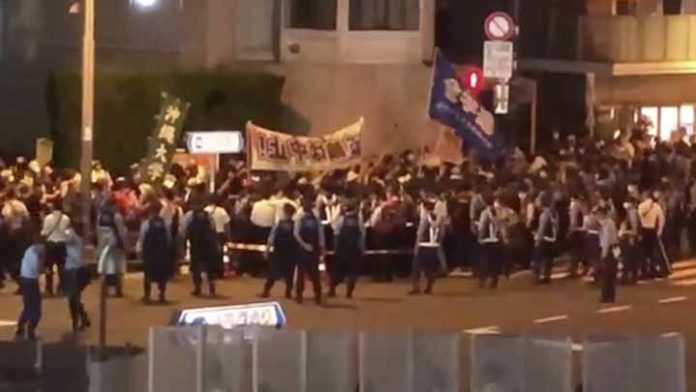 Detienen a una persona en manifestación contra los Olímpicos en Tokio