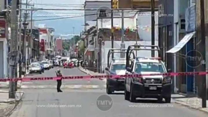 Asesinan a mecánico dentro de un auto en Zamora