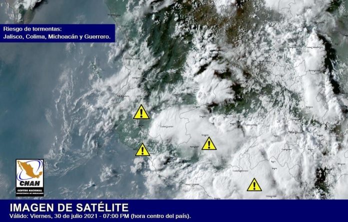 Se espera una noche con lluvias fuertes en Michoacán