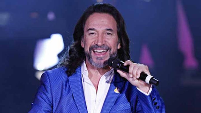 De manera peculiar “El Buki” invita a jóvenes a vacunarse