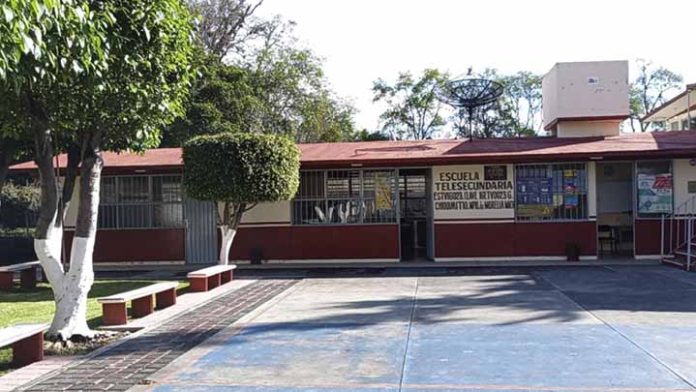 Padres de familia denuncian cuotas obligatorias en escuelas, aquí te decimos como denunciar