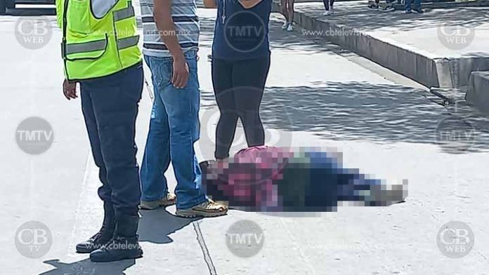 Abuelita fue a comprar pollo y la atropellan al salir