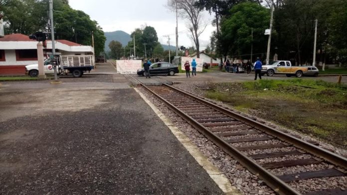 Reportan bloqueos en Vías Férreas en Pátzcuaro y suman 96 hrs. en Caltzontzin