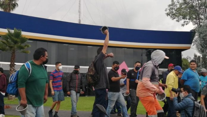 Con repique de campanas, recolectores de basura exigen esclarecimiento del asesinato de su líder