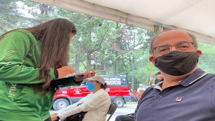 Felipe Calderón acude a aplicarse la segunda dosis de la vacuna contra Covid-19