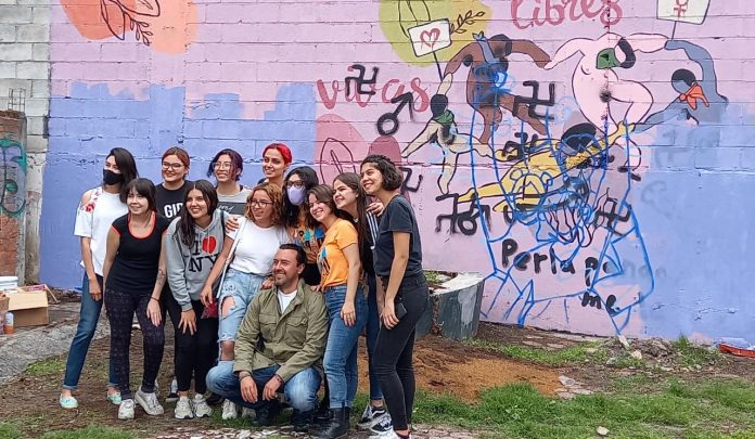 “6 feminicidios en 48 hrs; podemos restaurar un mural pero no la vida de las mujeres; Feministas