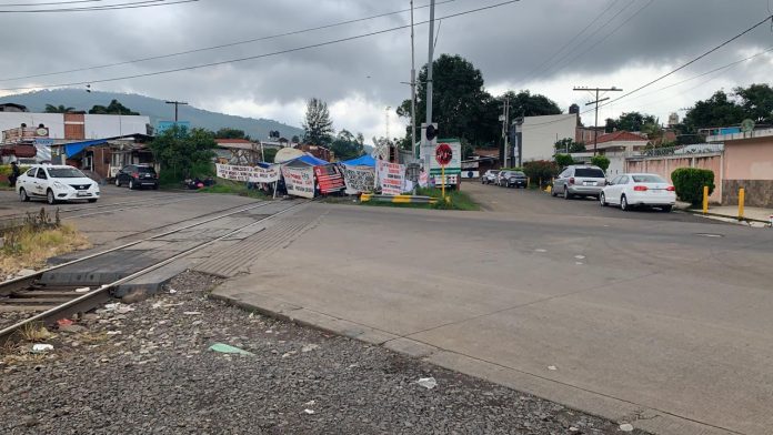 Casi mil millones de pesos en pérdidas por 18 días de bloqueo en Caltzontzin