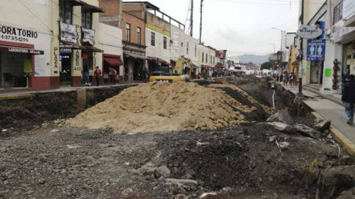 Denuncian mala calidad en obra de la Lázaro Cárdenas, piden apoyo de Alfonso Martínez