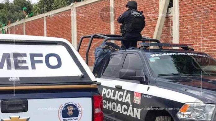 No lo encontraron para matarlo y balearon a su esposa