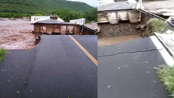 Colapsan los “Puentes Cuates” ante la creciente del Río