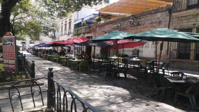 A pesar de semáforo rojo en Morelia, ayuntamiento relaja medidas contra Covid-19