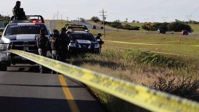 Continúa violencia en el país; hallan 5 cuerpos en la carretera de Fresnillo, Zacatecas