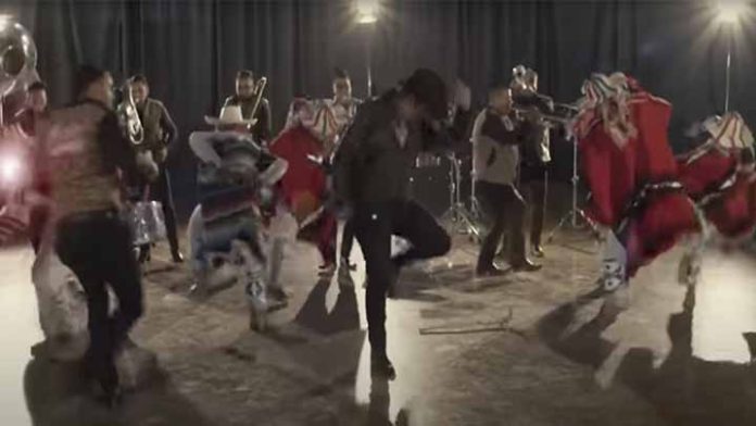 Cantante Marco Flores se disculpa con pueblos indígenas por plagio a la Danza de los Viejitos