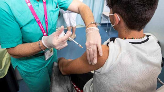 Menores de edad pueden recibir vacuna anticovid interponiendo recurso legal
