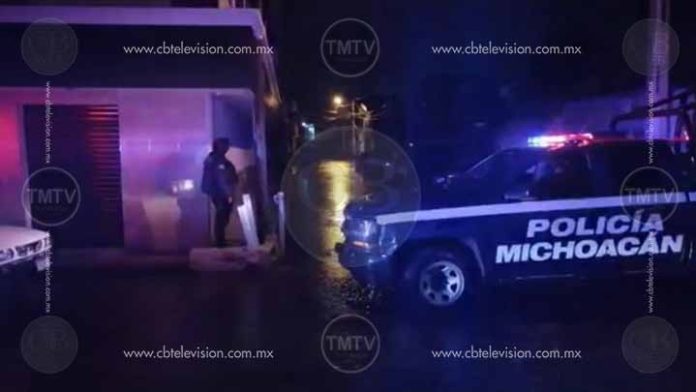 Se roban un taxi, se balean con la policía y al final chocan