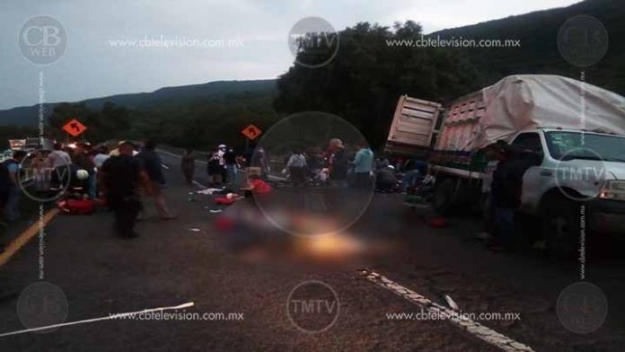 Volcadura deja un muerto y ocho heridos en la México-Guadalajara