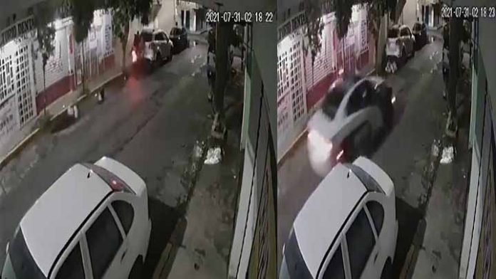 Patrulla ve chocar a motociclistas y no se para a brindarle atención