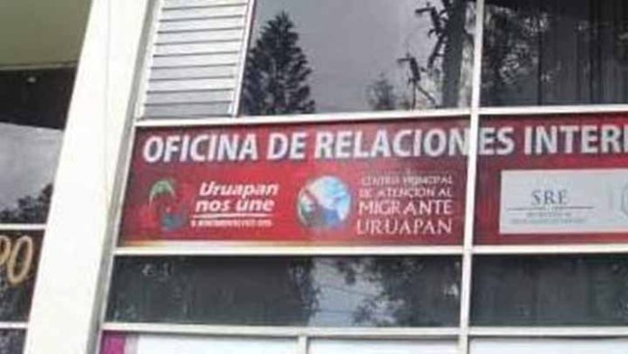 Atracan oficinas municipales de Uruapan
