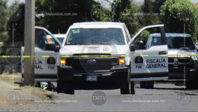 Asegura FGE auto robado tras enfrentamiento en Uruapan