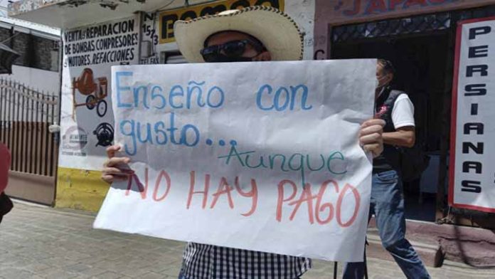 Primaria Pascual Ortiz Rubio entra en paro de labores; maestros se manifiestan en las calles