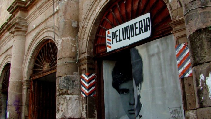 Después de 30 años, peluquería en San Agustín es desalojada por Moradores de la Casa del Estudiante