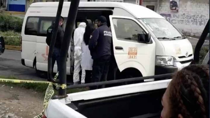 Pasajeros de transporte público no se dejan y matan a un asaltante