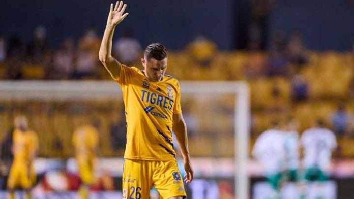 Florian Thauvin se va expulsado en su debut en la Liga MX