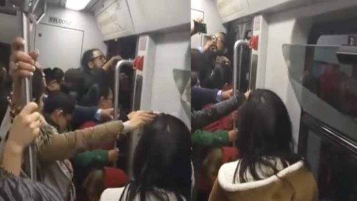 Hombre sube a vagón del metro exclusivo para mujeres, argumentando que se siente mujer