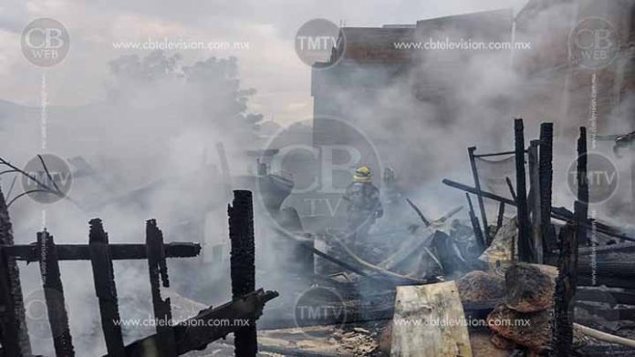 Muere persona atrapada en su casa incendiada en Morelia