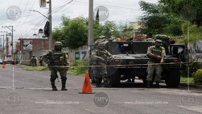Hallan camioneta militar “clonada” en Morelia
