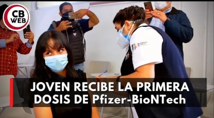 Joven recibe primera dosis