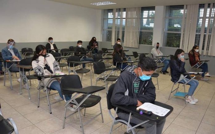 Mil 481 escuelas de Media Superior y Superior regresaron a clases presenciales en Michoacán