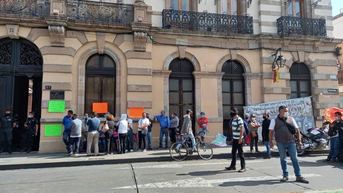 Si tocan a uno, tocan a todos: maestros ante amenazas de sanciones por no regresa a clases