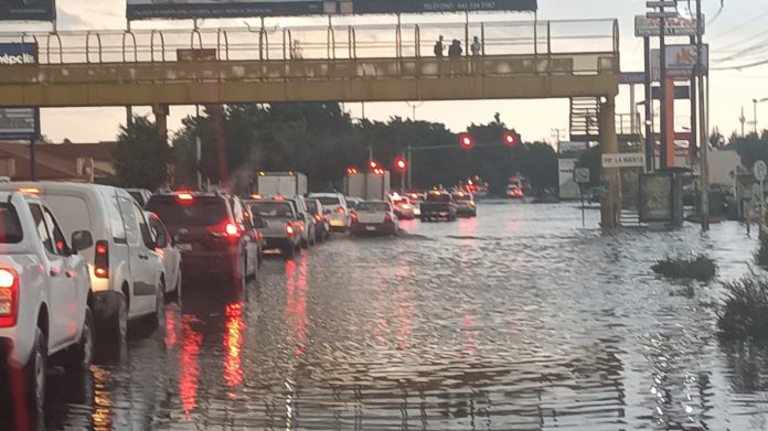 Tránsitos estatales brindan apoyo ante inundaciones en Morelia