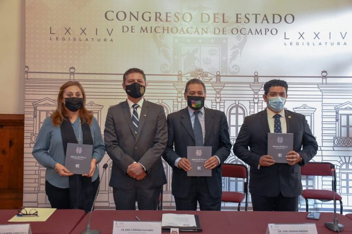 Recibe Congreso del estado del rector de la UMSNH
