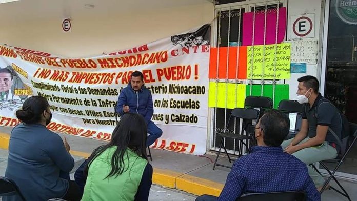Este jueves se llevó a cabo la toma de oficinas de renta en Zitácuaro por falta de pagos