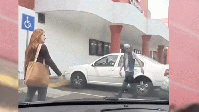 pareja es multada