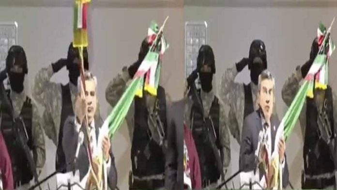 Presidente municipal de Cuautitlán rompe cordón de la campana, mientras daba el grito