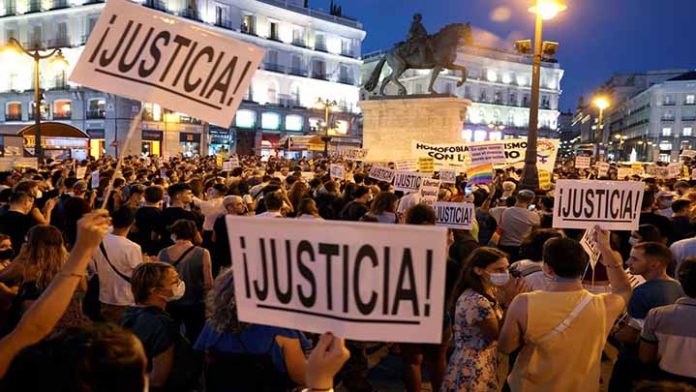 Un menor fue detenido tras agredir a una pareja del mismo sexo que caminaba de la mano