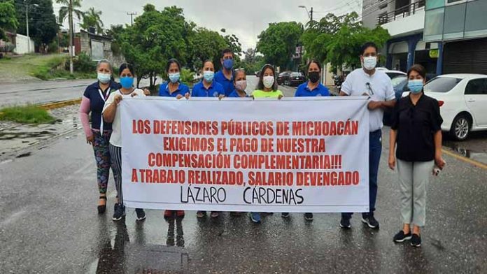 ¡Estamos peleando por nuestros derechos! Defensores públicos bloquean La Huerta