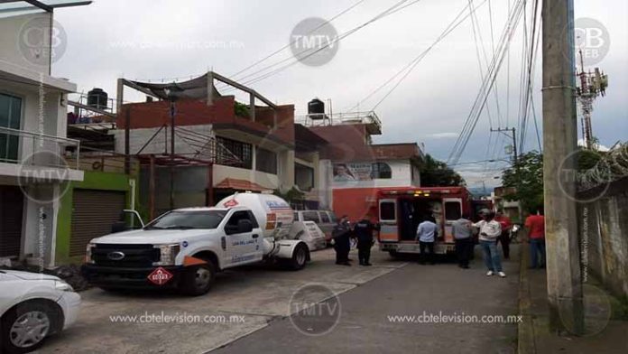 Dos empleados de gasera caen desde el tercer piso en Uruapan