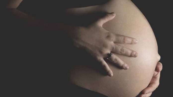 Los jóvenes ya no quieren tener hijos; nacieron 20% menos bebes durante 2020