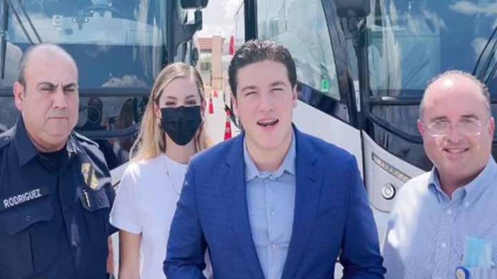 Gobernador de Nuevo León anuncia que menores de edad serán vacunados en la frontera con Texas