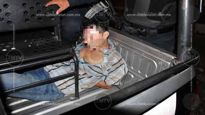 Karma: Quizo robar un auto en Aurrera y el dueño lo somete