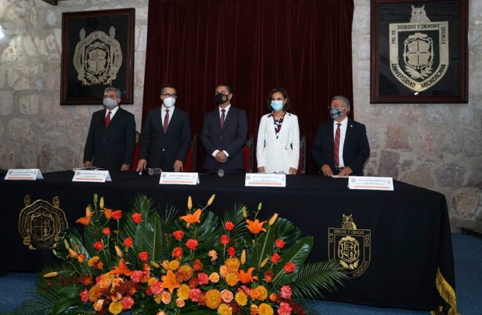 Consejero del Poder Judicial Federal Presenta Libro en la UMSNH