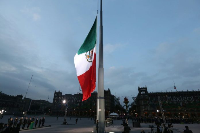 bandera-izada-media-asta-senal-1