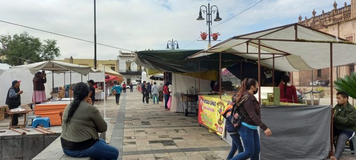 FNLS instala puestos en Plaza Melchor Ocampo