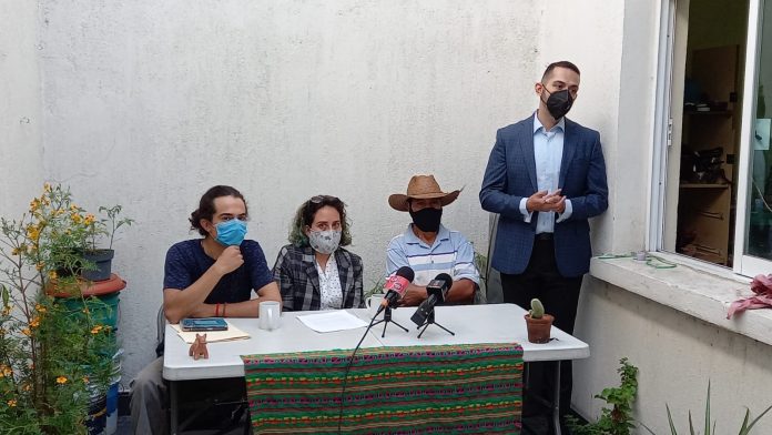 Habitantes de la Mintzita alertan de contaminación en el manantial; piden concientización