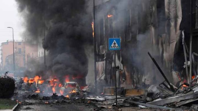 Avionazo en Italia, hay almenos 8 muertos