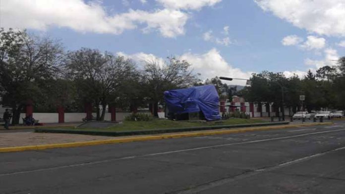 Ayuntamiento sin certeza jurídica para retirar obra de los Constructores en Morelia